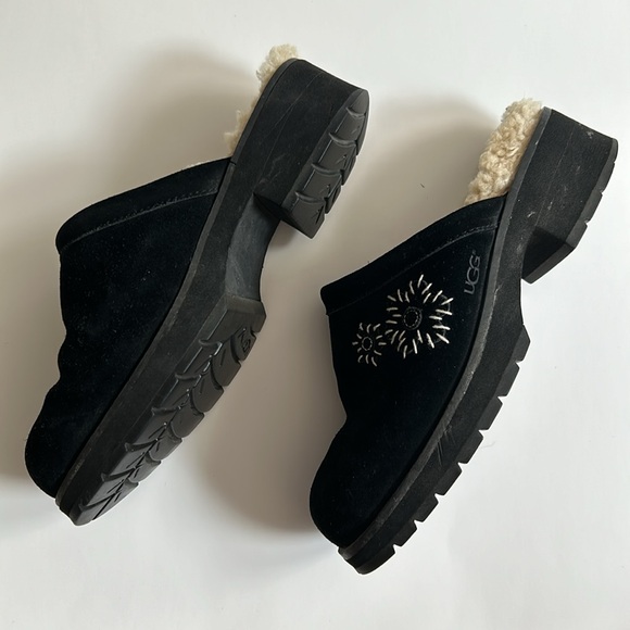 UGG Australia #5430 Solvang Shearling Lined Mules / Clogs - Black - 8 - Picture 8 of 9